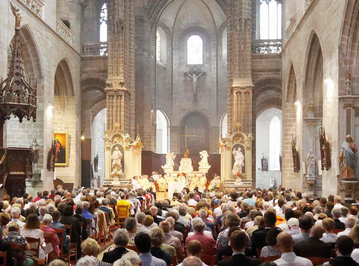 C&eacute;l&eacute;bration cath&eacute;drale