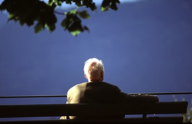 Aux jours de la vieillesse et des cheveux blancs